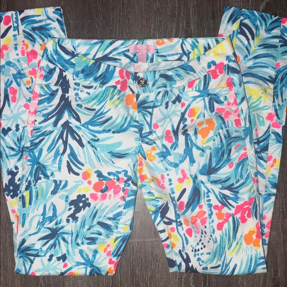 NWOT! Lilly Pulitzer 00 White Pants w/ beautiful bright bold color pattern - Picture 2 of 11
